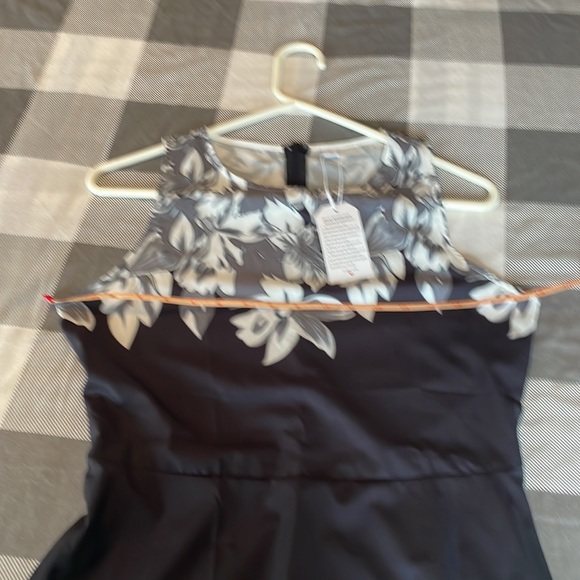 Never worn. NWT. Silky smooth material, beautiful design Simple yet classy. - Picture 4 of 5